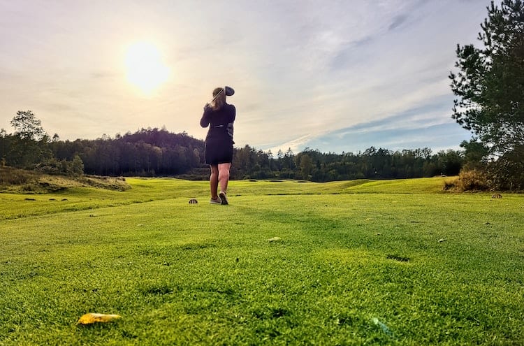 female golfer